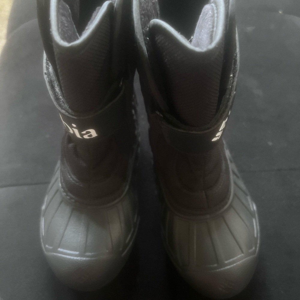 Columbia Kids Black Snow Boots never worn